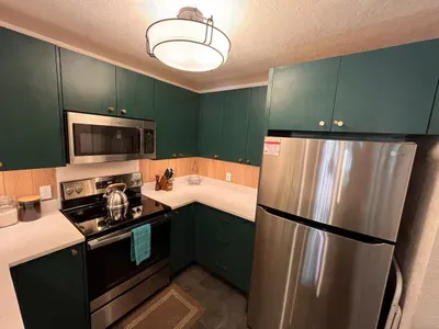 Fully stocked ktchen with stainless steel appliances, quartz countertop and custom cabnets.