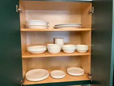 Kitchen plates and bowls