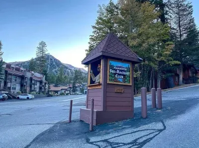 Mammoth Ski & Racquet Club Welcome bear at bottom of the driveway on Canyon Blvd