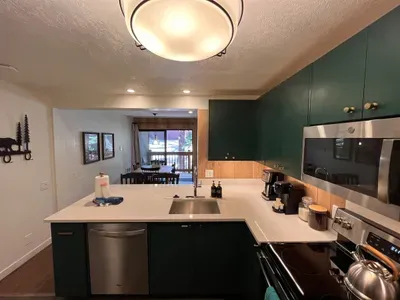 Fully stocked ktchen with stainless steel appliances, quartz countertop and custom cabnets.