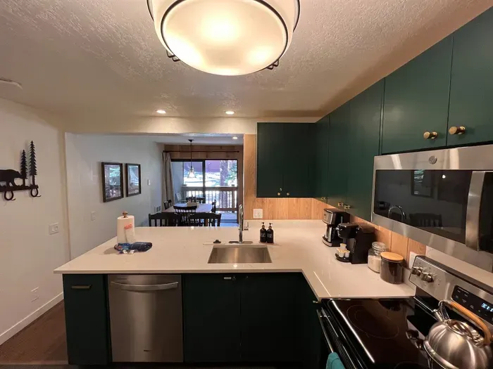 Fully stocked ktchen with stainless steel appliances, quartz countertop and custom cabnets.