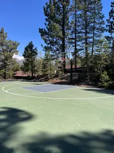 Basketball 1/2 court - Available on a first come first serve basis.  Typically open from Memorial Day through Labor Day.  If traveling around the opening/closing dates, feel free to reach out for status during your stay.