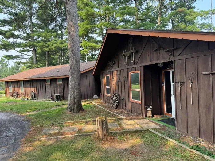 Front entrance to the 5RK Ranch Lakeside Lodge