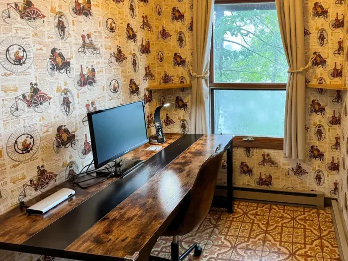 5RK Ranch Lodge private office / workspace.  The Lodge is supported by a duo-zone private and secure high-speed internet network.