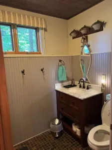 Full bathroom #2 with traditional shower / tub setup that conveniently sits between Queen Bed - Bedroom #2 and Queen Bed - Bedroom #3.  This full bathroom also supports the needs of any Guests staying in the lower level bunk room.