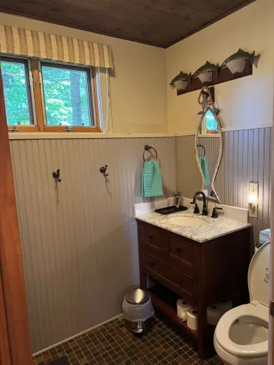 Full bathroom #2 with traditional shower / tub setup that conveniently sits between Queen Bed - Bedroom #2 and Queen Bed - Bedroom #3.  This full bathroom also supports the needs of any Guests staying in the lower level bunk room.