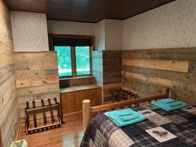 Queen Bed - Bedroom #2