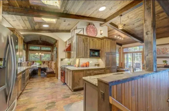 Updated and refreshed upscale kitchen and dining area, including an eat-in kitchen dining table.