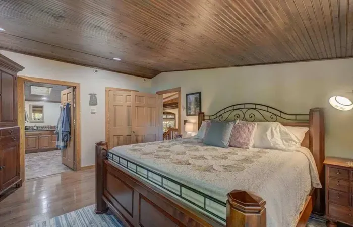 Peninsula Lakehouse (Renovated 2026) - image 42 of 47