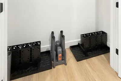 2 ski racks, 3 boot dryers - dries 12 pairs of boots/gloves