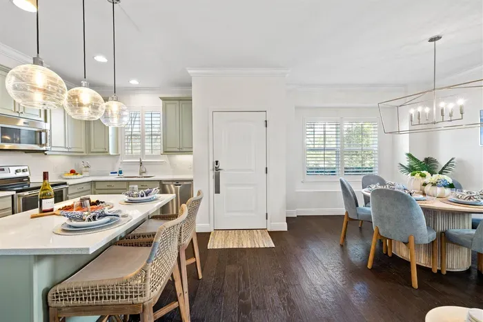 Gorgeous kitchen and dining space