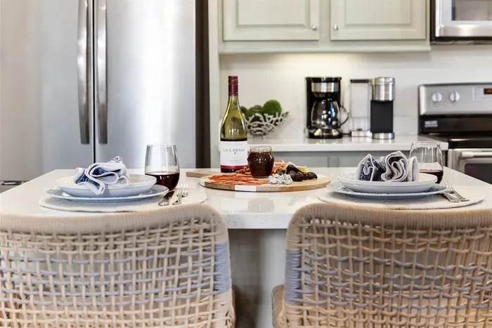 Gorgeous fully stocked kitchen
