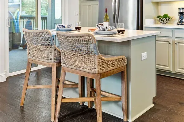 Gorgeous fully stocked kitchen