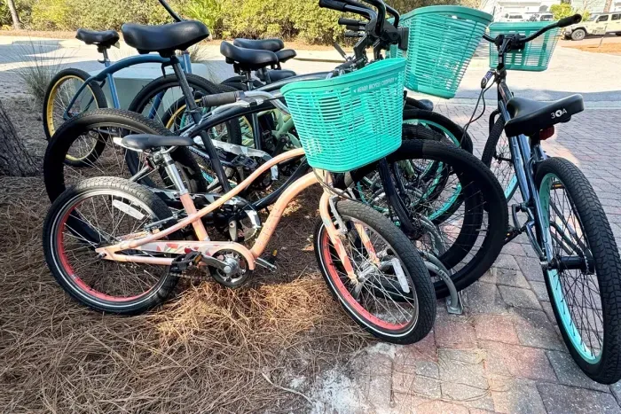 Amenities - 6 adult bikes, 2 20 in kids bikes, beach chairs, beach wagon, CoolCabana, beach toys