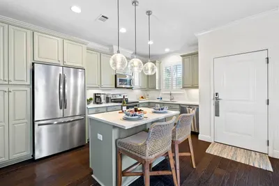 Gorgeous fully stocked kitchen