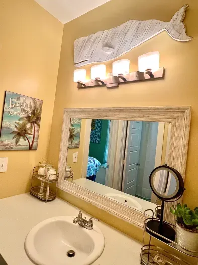 Beach Vibes in every room. Fresh white towels and beach towels supplied