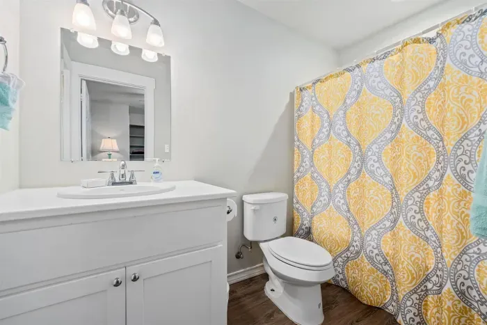 upstairs full bathroom