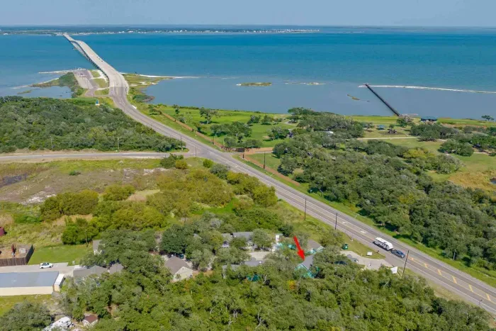 Take a look at this view.  We are less than a 30 second drive to the marina/ Copano Causeway.  The Big Tree and Goose Island State Park.  Goose Island has an AMAZING fishing pier.