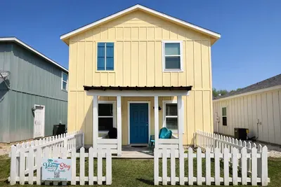 The Rockport Retreat pool access