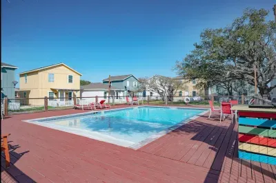 The Rockport Retreat pool access