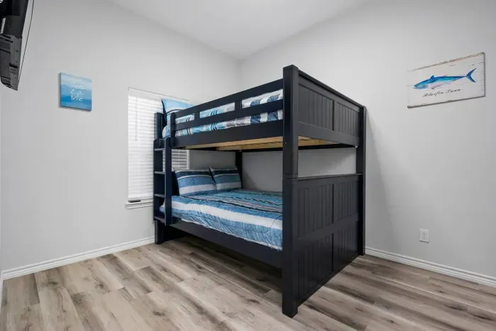 Queen over Queen Bunk Bed.
Designed for Adults (1200lbs) 