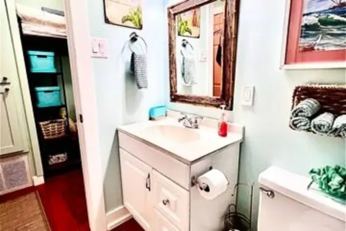 En suite bathroom with shower