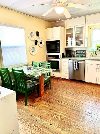 Full-size kitchen appliances, dining for 6 and all the cooking equipment and seasonings are on site.