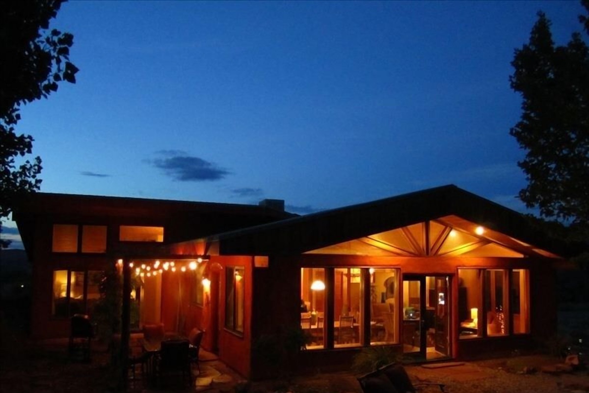 Dusk at The Moab Pearl