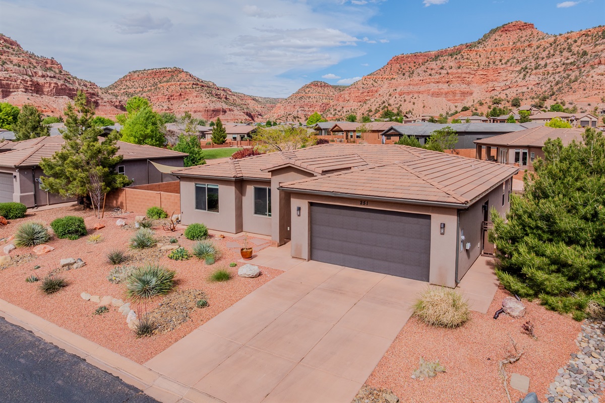 Welcome to Casa De Red Rock!
