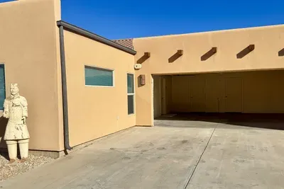 Garage to park or store your toys