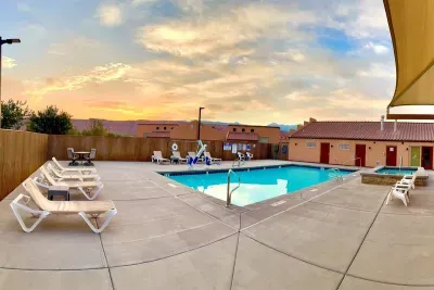 Newly Renovated Rim Village Pool & Hot Tub