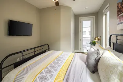 Guest Bedroom #1 with Queen Bed & Private Balcony - Entrada 631