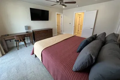 King Suite with Desk Space