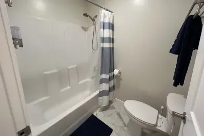 Shared 2nd Full Bathroom