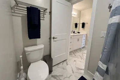 Shared 2nd Full Bathroom
