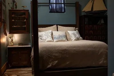 Queen Guest Bedroom #1