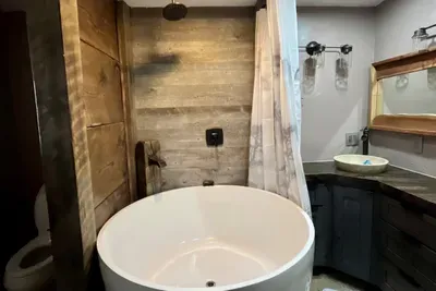 King Suite - Bathroom