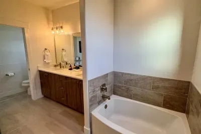 Ensuite bathroom with double sinks