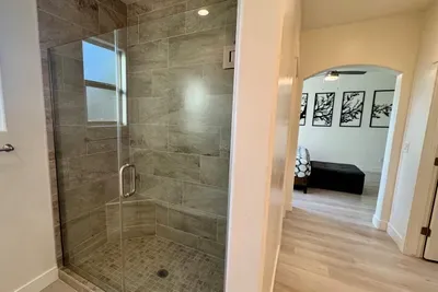 Ensuite bathroom with double sinks