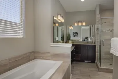 King Ensuite Bathroom