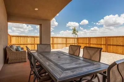 Outdoor Seating & Dining