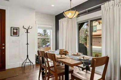 Dining Area with Seating for Six