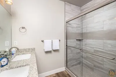 King Suite Bathroom