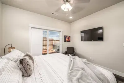 Queen Bedroom