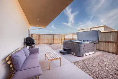 Outdoor Seating & Grill