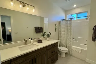 King Suite - Bathroom