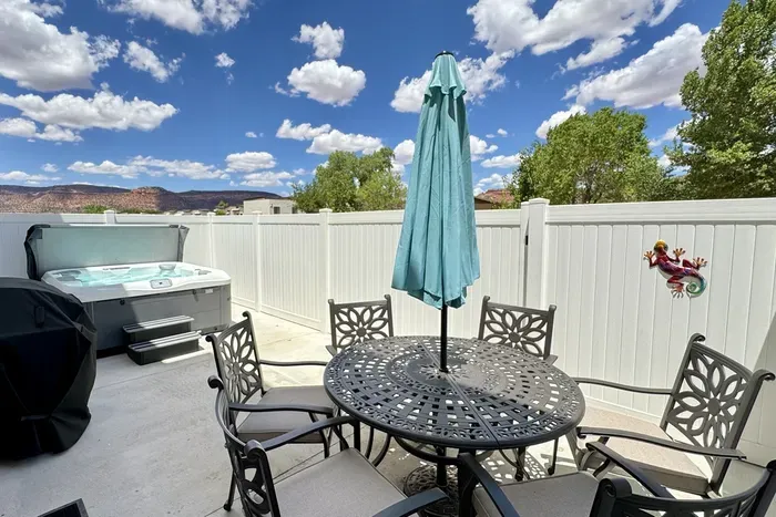 Private Hot Tub & Patio