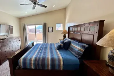 King Suite with Red Rock Views