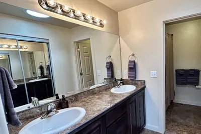 Double Sinks & Shower/Tub Combo