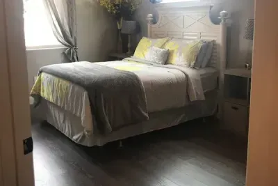 Large bedroom, queen size bed, walk in closet.